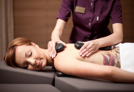 Hot-Stone Massage, Hotel Unitral in Mielno