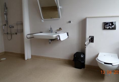 Behindertengerechtes Badezimmer, Kurhotel San in Kolberg 